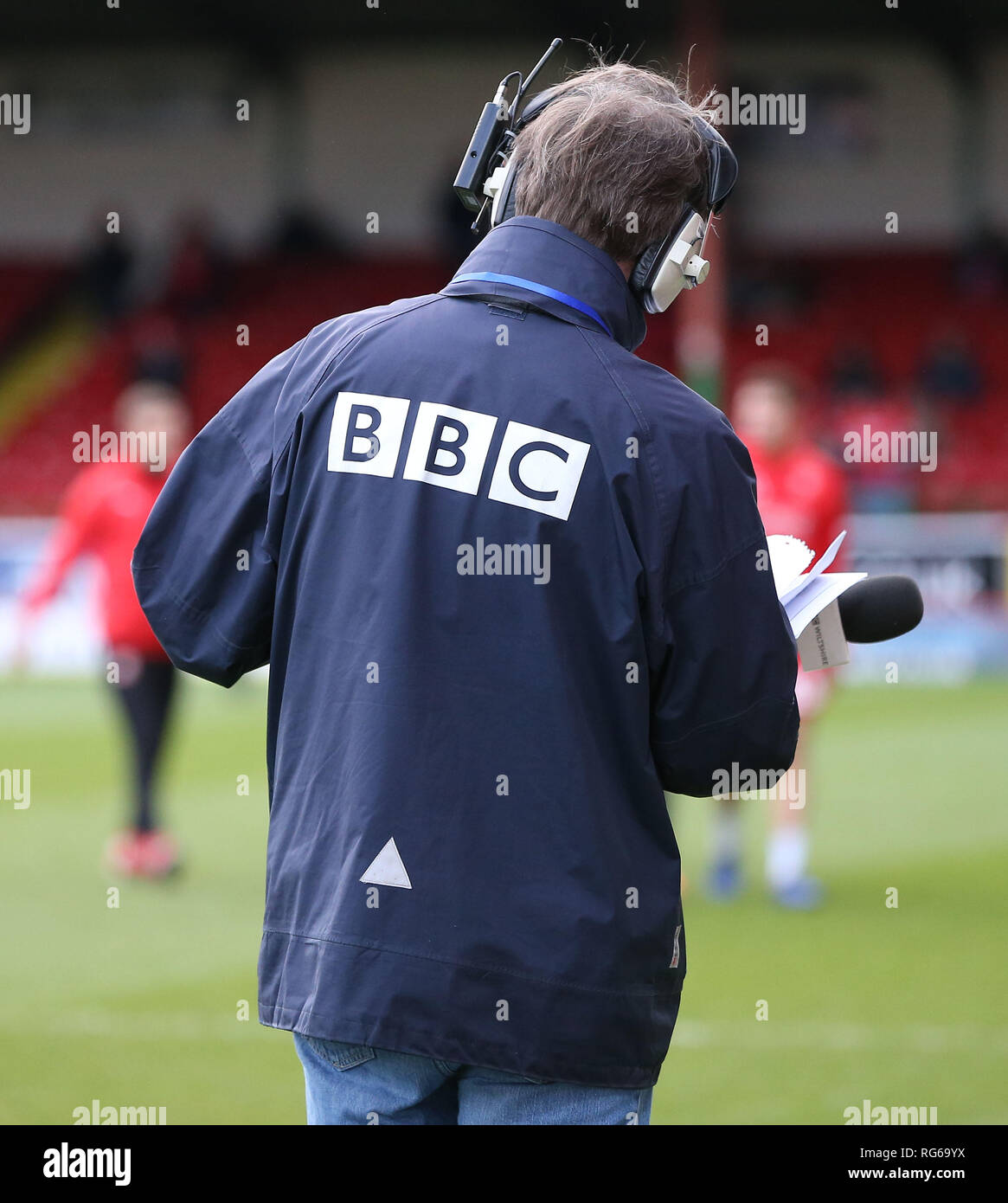 Journaliste de radio BBC Broadcasting au cours de la Ligue 2 match EFL  entre Swindon Town et Crawley Town, dans le comté du terrain en Swindon. 26  janvier 2019. Usage éditorial uniquement.