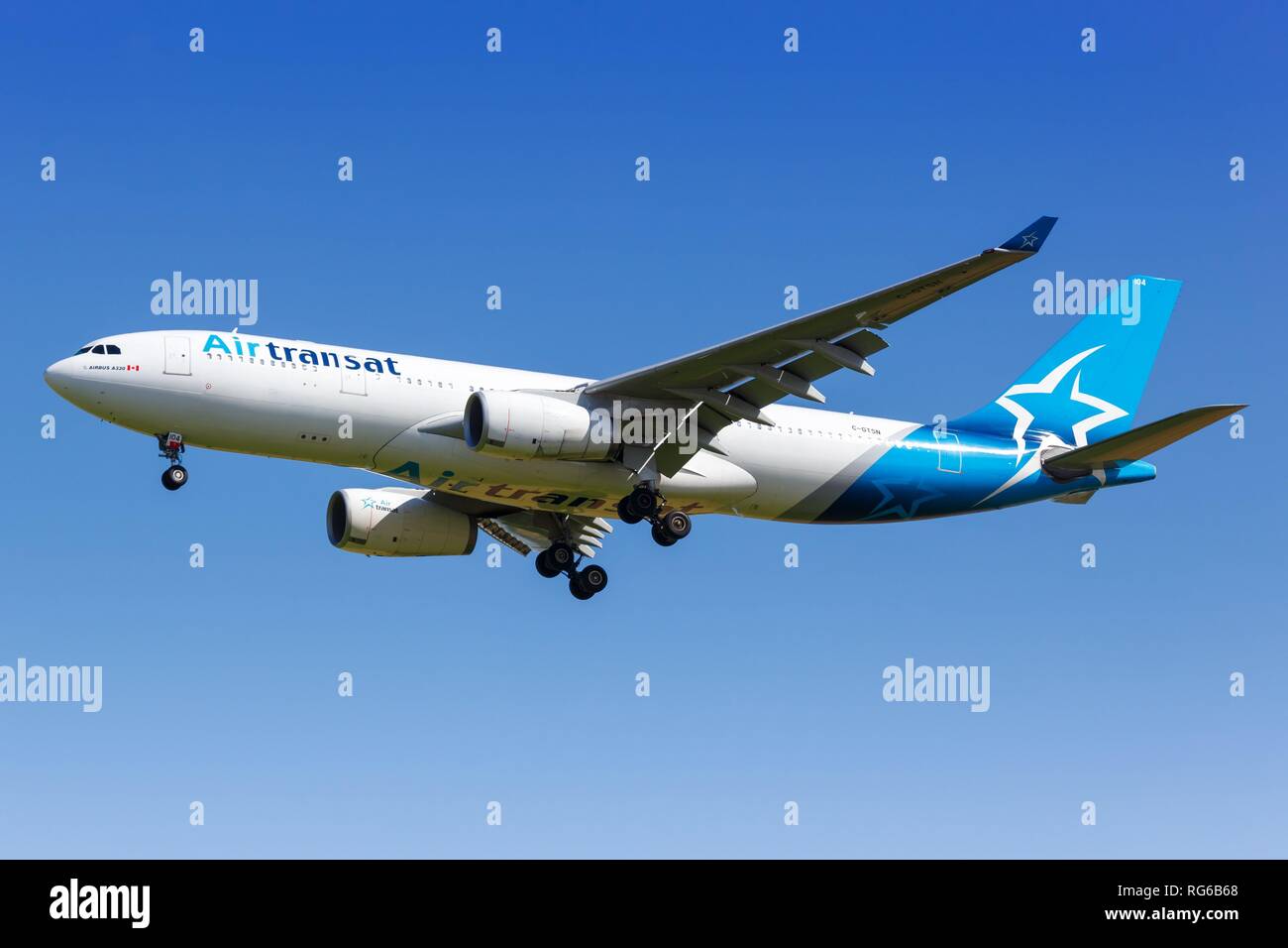 Paris, France - 17 août 2018 : Air Transat Airbus A330 avion à l'aéroport  Paris Charles de Gaulle (CDG) en France. Dans le monde d'utilisation |  Photo Stock - Alamy