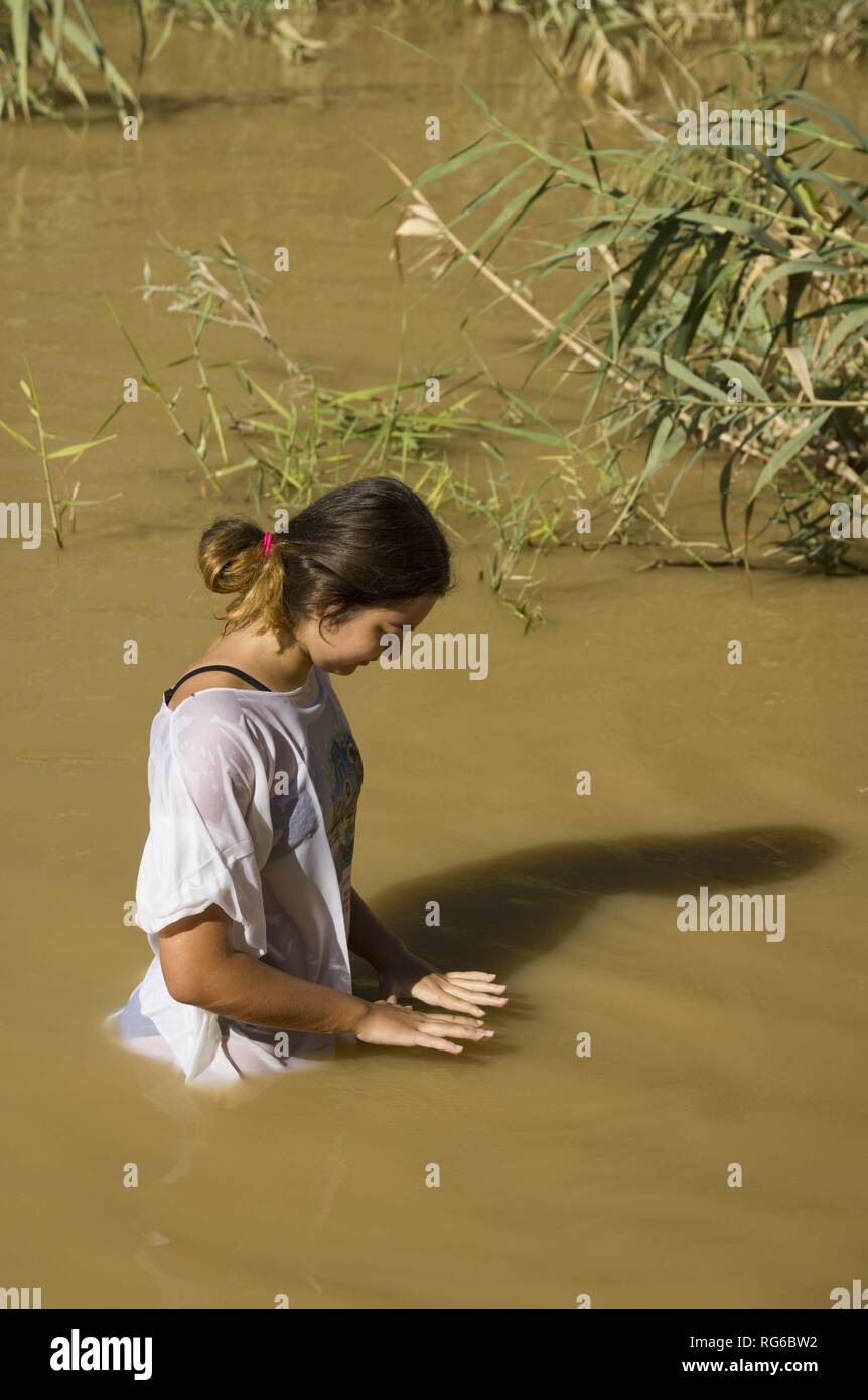 Petite fille de la terre sainte Banque de photographies et d’images à haute résolution Alamy