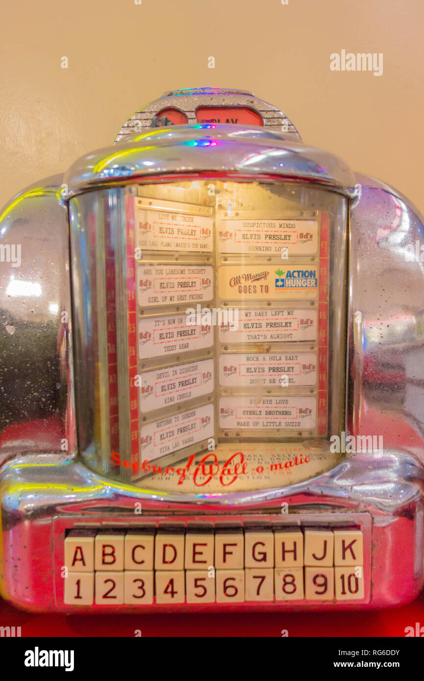 Vintage jukebox Ed's Diner Swindon England UK. Décembre 2018 Banque D'Images