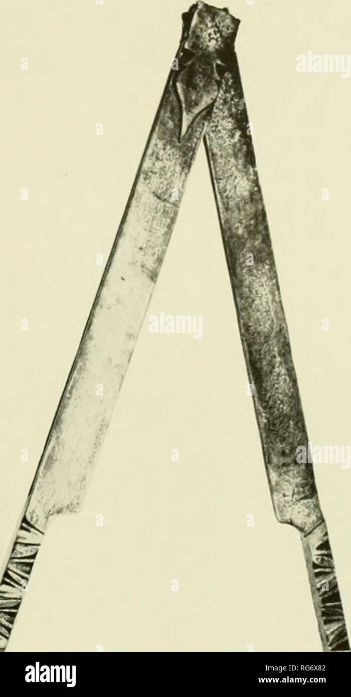 . Bulletin - United States National Museum. La science. Figure 13.-début j8e.ce ntury : En plus de leur fonction et l'importance des survivances comme documentation d'une technologie dépassée, l'outil à main combine souvent une grâce d'ine et un sens de la proportion qui en fait un objet de grande decora- tion d'appel. Les diviseurs du constructeur ou d'un charpentier de l'illustre ici sont d'origine française et peut être évaluée tant pour leur importance culturelle que pour leur importance technique. (Smithsonian photo 49792-G.) en 1900, le coffre à outils du menuisier et monter entièrement approvisionné pour le meilleur de l'artisanat Banque D'Images
