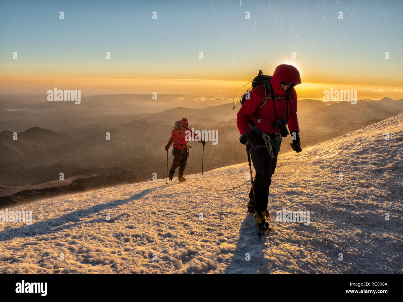 La Russie, la vallée de Baksan, Caucase, Mountaineer mont Elbrouz croissant Banque D'Images