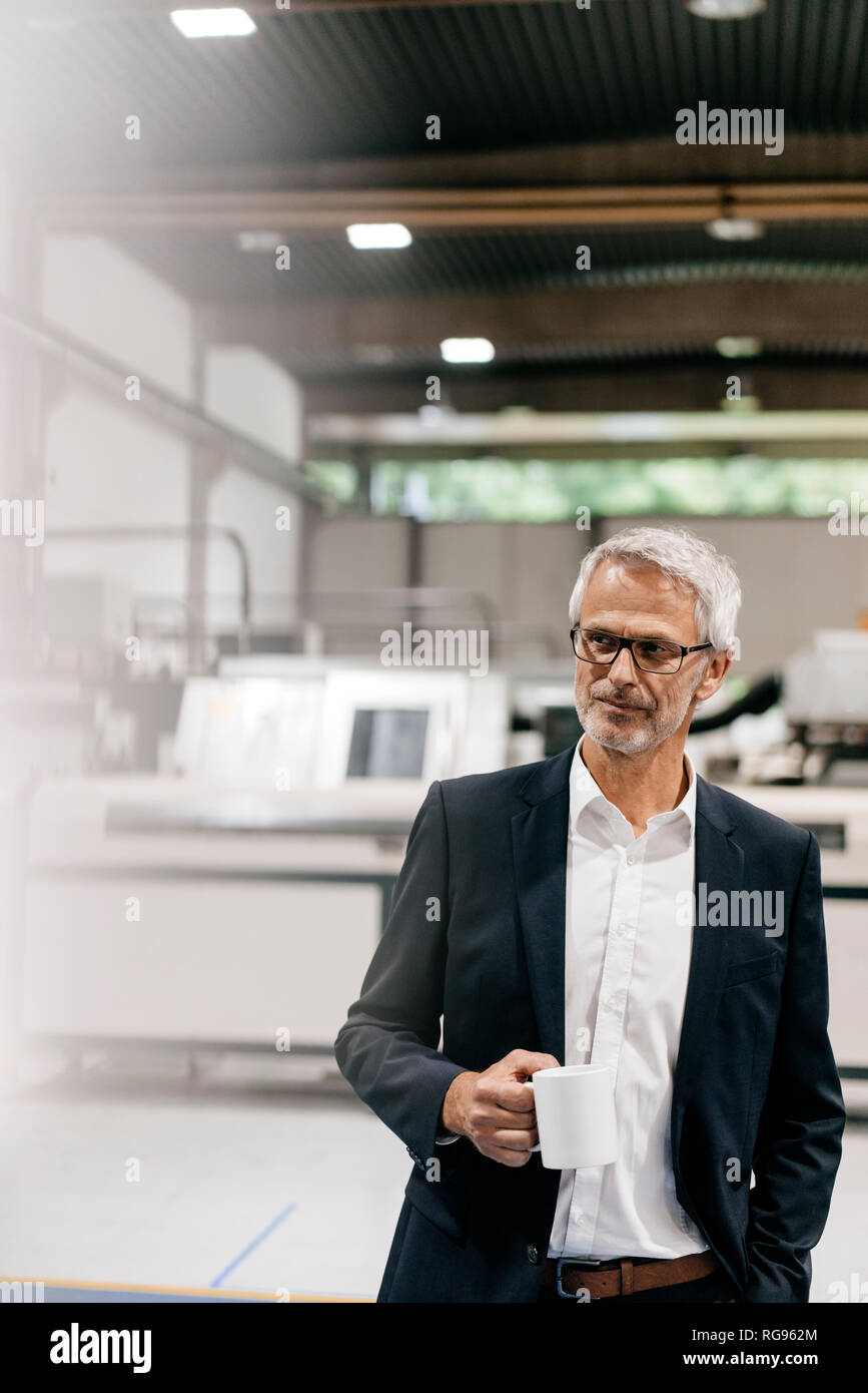 Manager dans une entreprise de haute technologie, de boire du café Banque D'Images