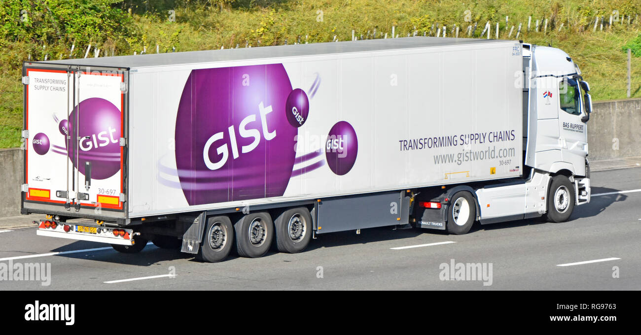 De haut en bas et du côté arrière du camion poids lourd néerlandais Gist camion avec remorque articulée & logo transformer la chaîne slogan sur road England UK Banque D'Images