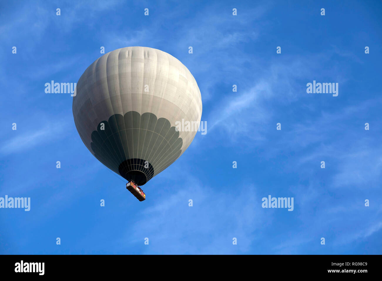 Low angle view of a hot air balloon, Cappadoce, Turquie Banque D'Images