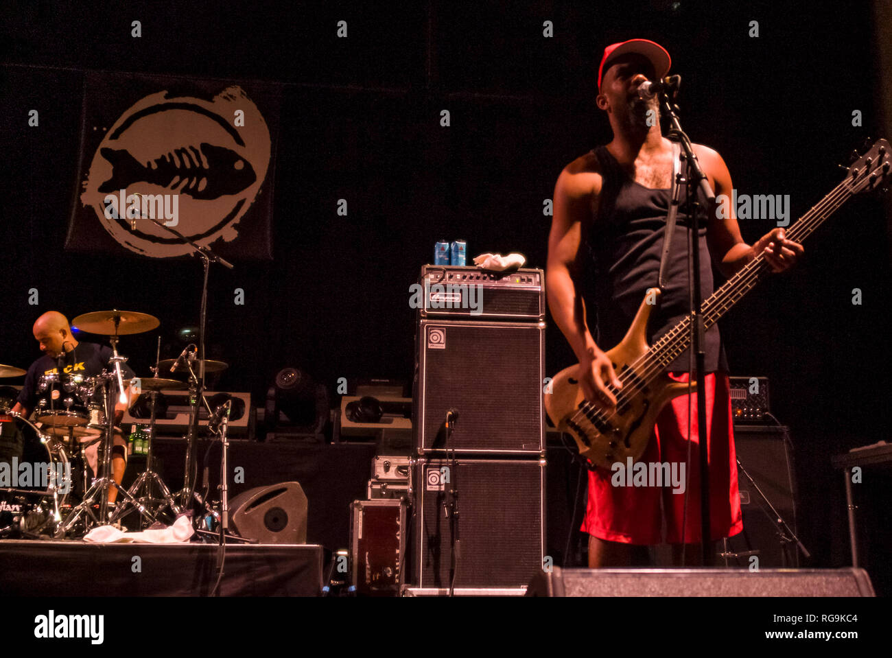 Le groupe de rock alternatif en arêtes d'effectuer en direct à Kesselhaus, Berlin - Allemagne. Banque D'Images