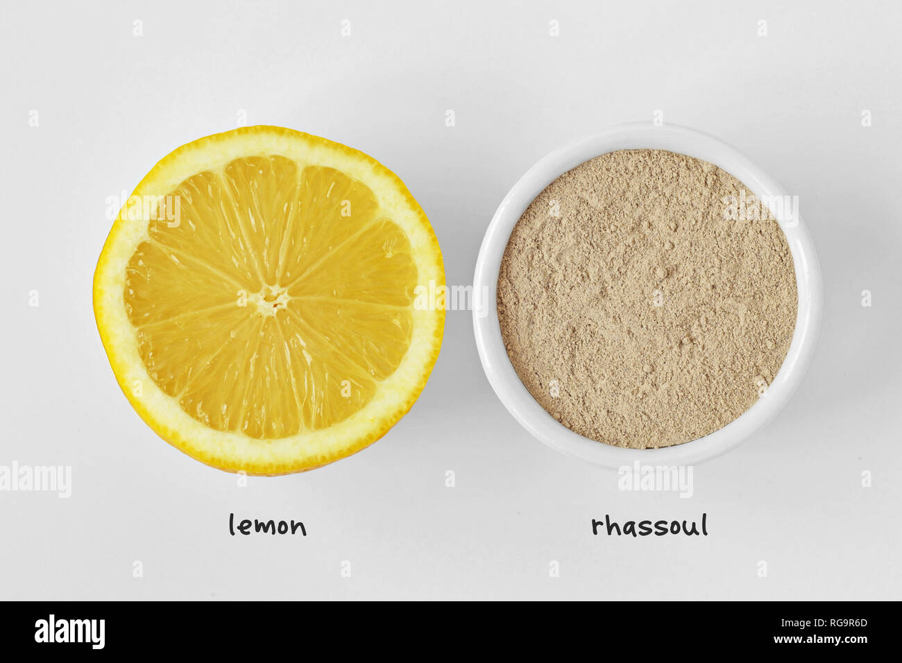 Masque visage fait maison composé de citron et rhassoul marocain ghassoul  (argile Photo Stock - Alamy