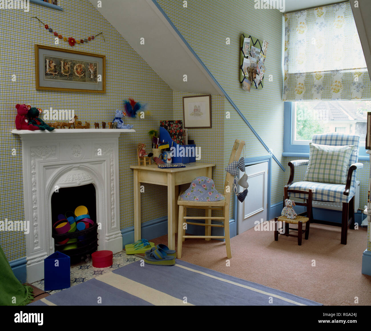 Chambre Mansardee Pour Enfants Banque D Image Et Photos Alamy