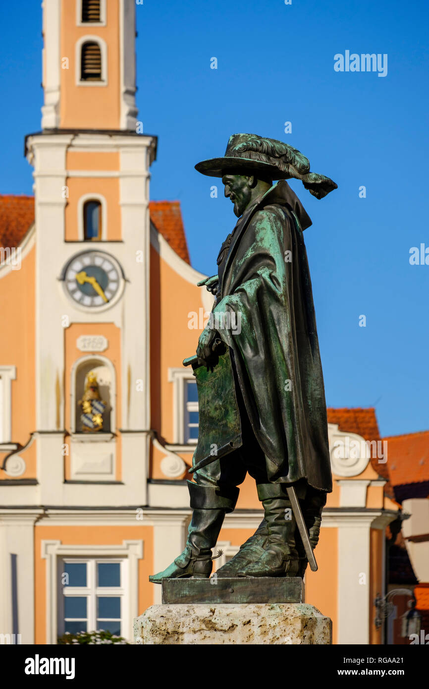 Allemagne, Bavière, souabe, Donau-Ries, la pluie, la mairie et Johann T'Serclaes von Tilly statue Banque D'Images