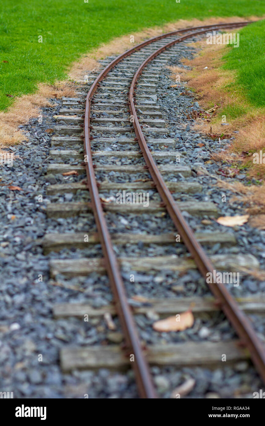 Point de vue de l'image faible jauge étroite voie ferrée pour un train à Agnew Park, Perth, Ecosse, Royaume-Uni Banque D'Images