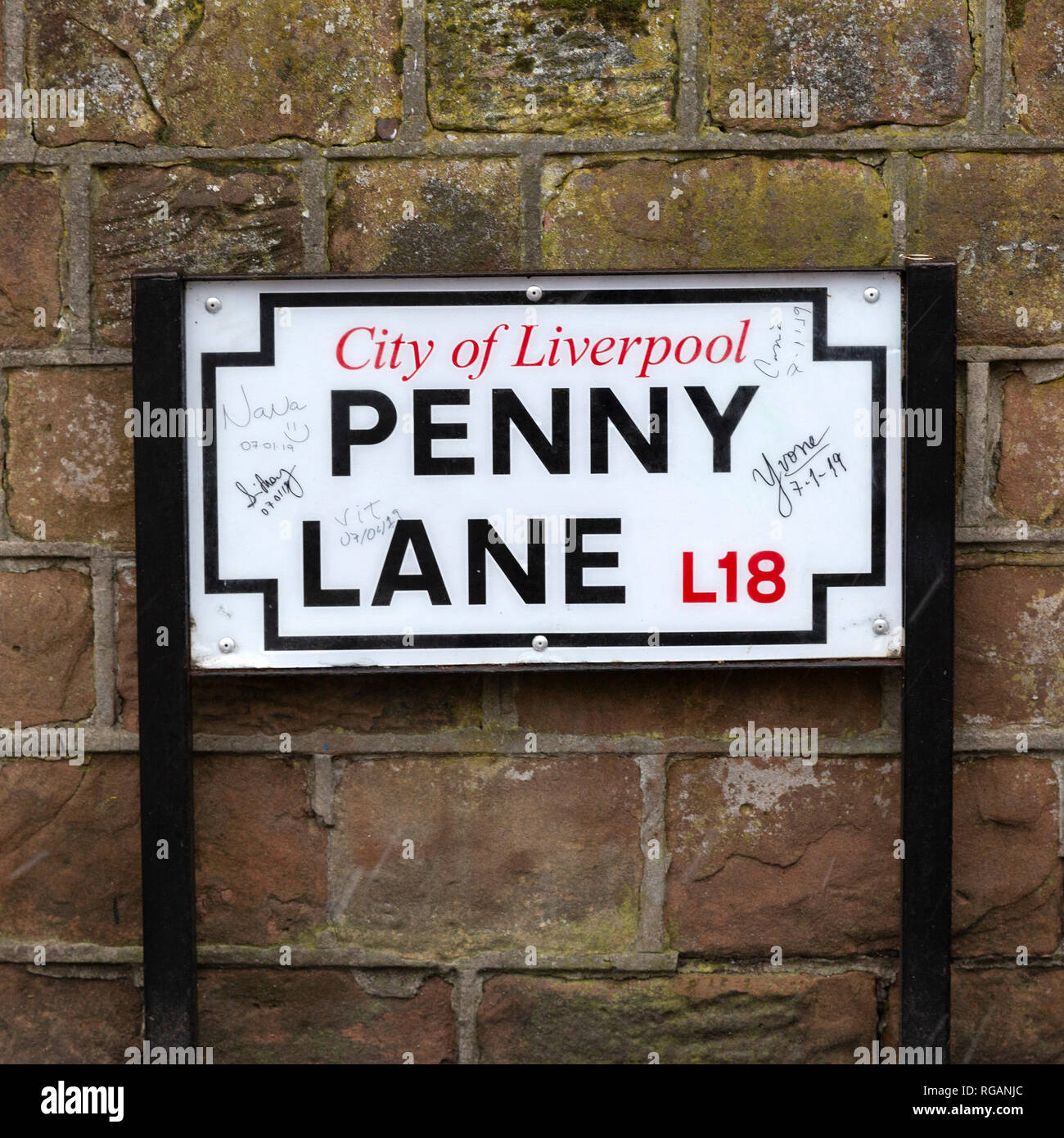 Penny Lane à Liverpool, en Angleterre. La plaque de rue est l'un des arrêts sur les Beatles-related visites guidées de la ville. Banque D'Images