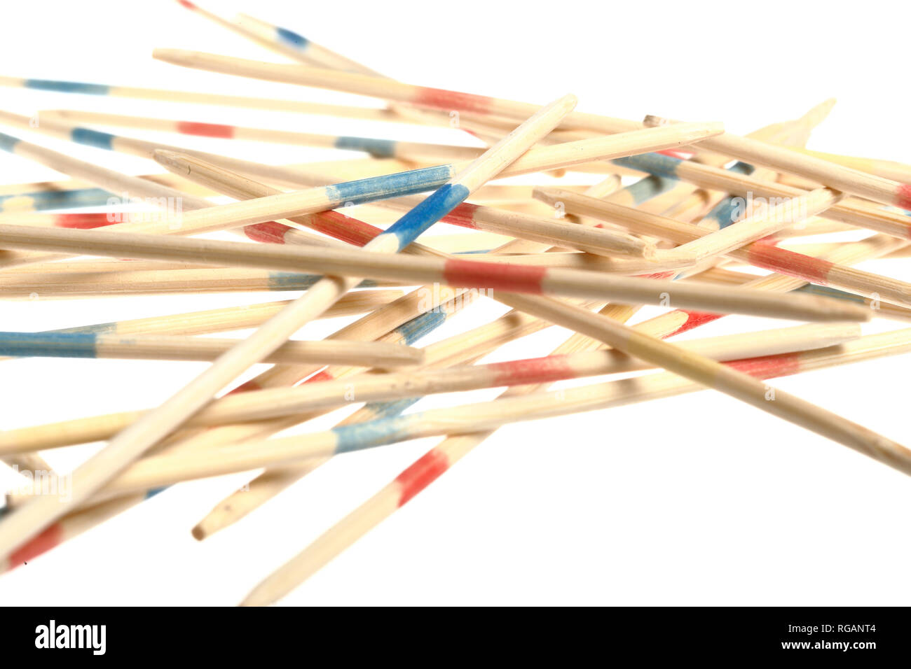 Bâtonnets de Mikado sur blanc. Banque D'Images
