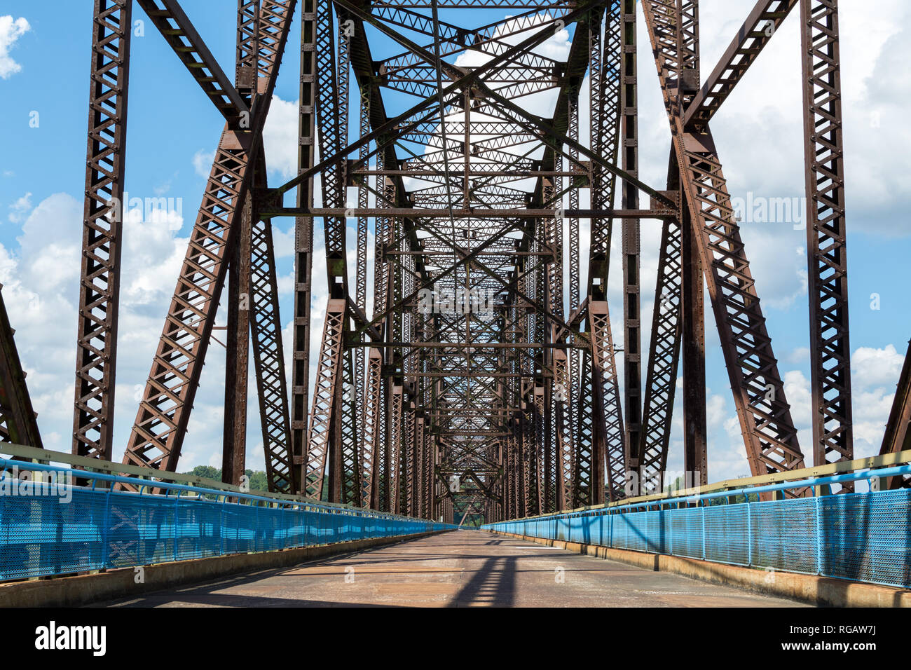 L'ancienne chaîne de roches travées des ponts entre le Missouri et l'Illinois et fait partie de la route historique 66. Banque D'Images