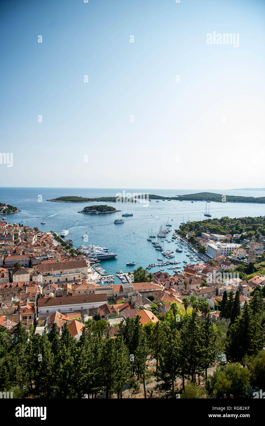 Vendredi 31 Août 2018 Photo : Large Vue aérienne de Port de Hvar et le port Re : Vues générales de Hvar, Croatie Banque D'Images