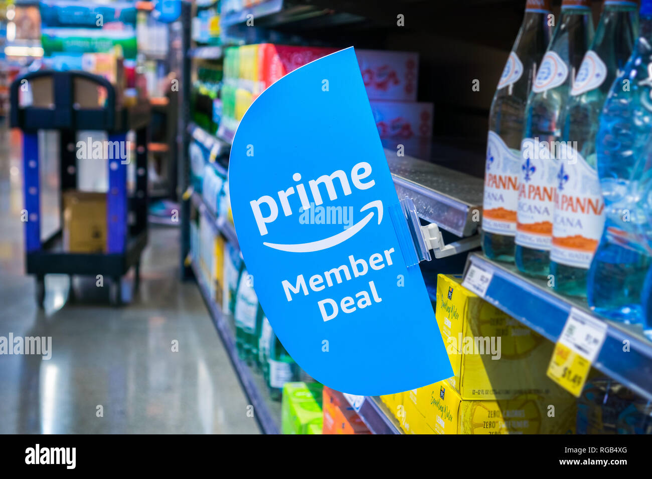 4 juin 2018, Santa Clara / CA / USA - Amazon lance une offre pour les membres Premier dans l'ensemble de magasins d'aliments Banque D'Images