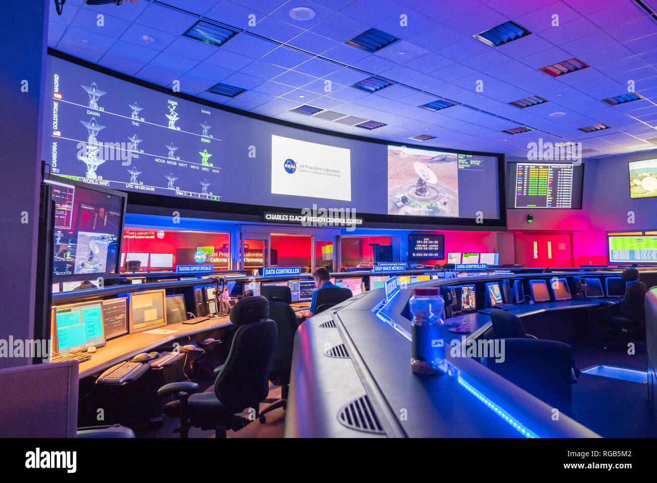 10 juin 2018 La Canada Flintridge / CA / USA - vue intérieure du centre de contrôle de mission au Jet Propulsion Laboratory (JPL) Banque D'Images 10 juin 2018 La Canada Flintridge / CA / USA - vue intérieure du centre de contrôle de mission au Jet Propulsion Laboratory (JPL) Banque D'Images