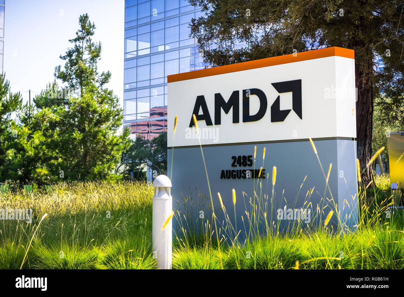 31 juillet 2018 Santa Clara / CA / USA - logo AMD à l'entrée pour les bureaux situés dans la Silicon Valley, South San Francisco bay area Banque D'Images