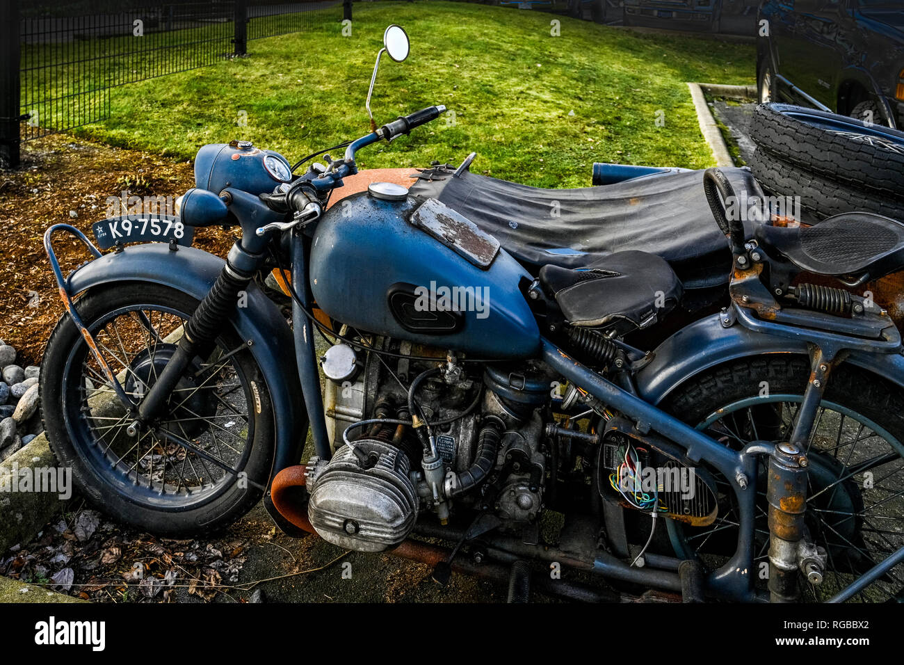 Old Vintage Kawasaki moto avec side-car. Banque D'Images