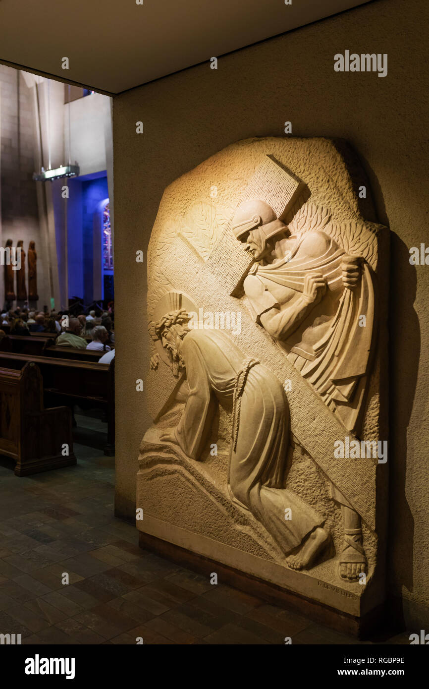 Montréal, Canada, le 3 juin 2018 : l'intérieur de l'Oratoire Saint-Joseph du Mont-Royal, la sculpture est faite par l'artiste Roger de Villiers Banque D'Images