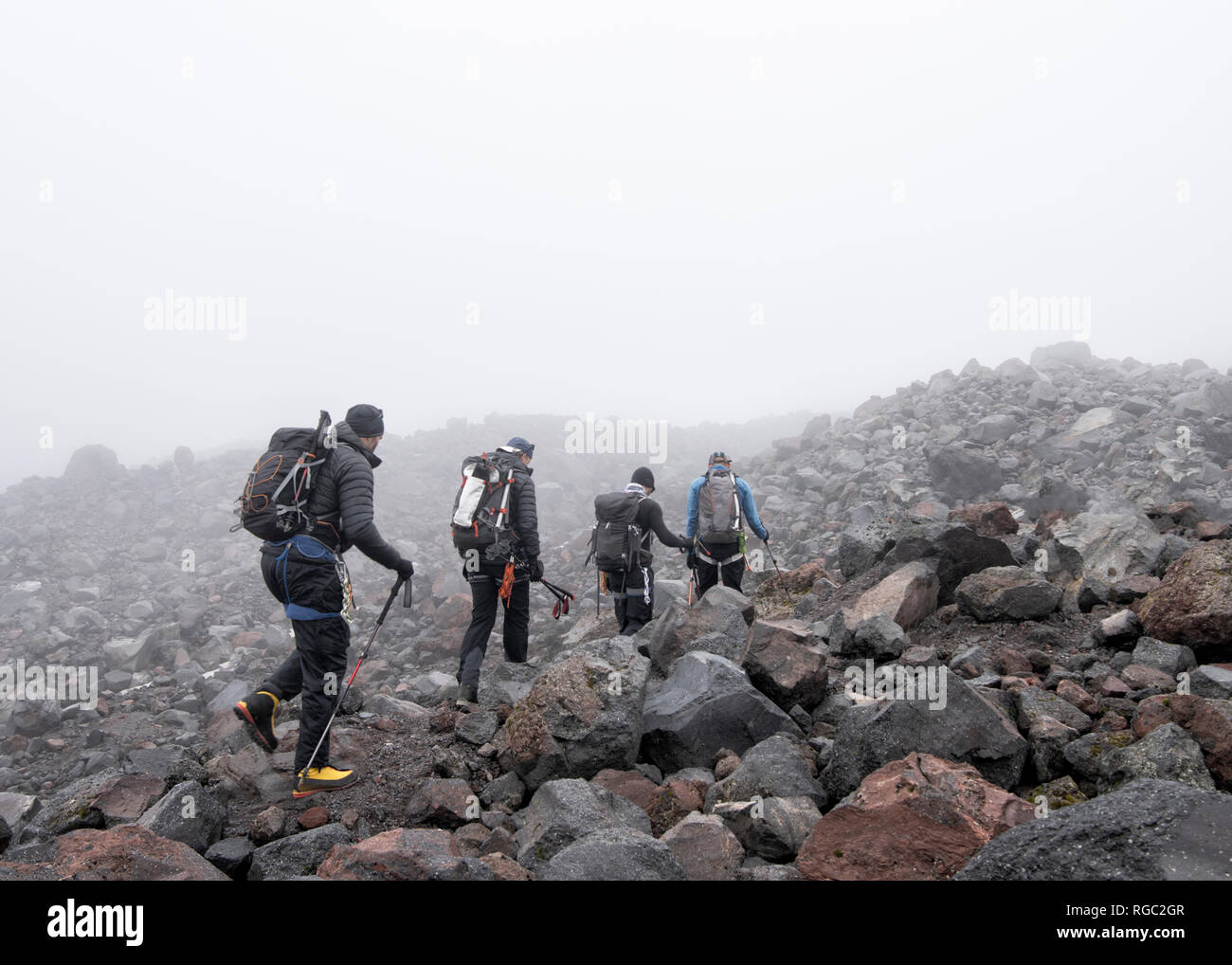 La Russie, la région de Baksan Valley, du Caucase, d'alpinistes de partir au camp du Nord Banque D'Images