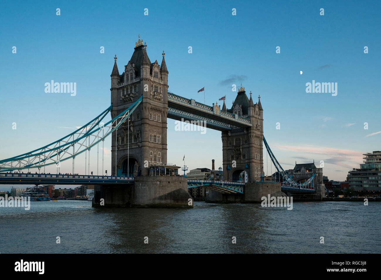 La Grande-Bretagne, l'Angleterre, Londres, Tower Bridge au coucher du soleil Banque D'Images