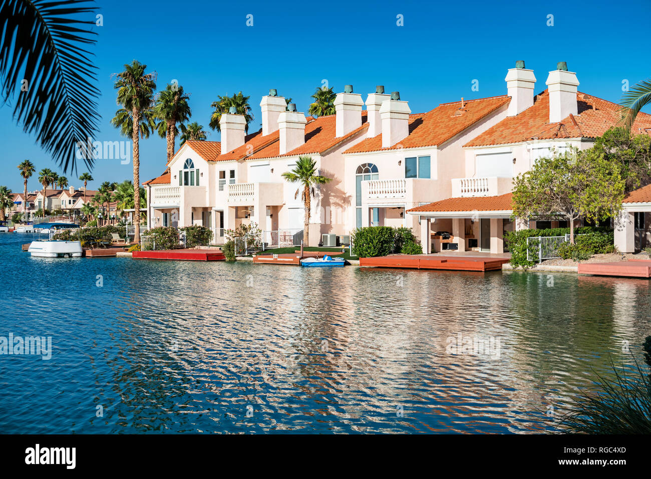 Maisons riches sur le lac Sahara dans Las Vegas NEVADA USA Banque D'Images