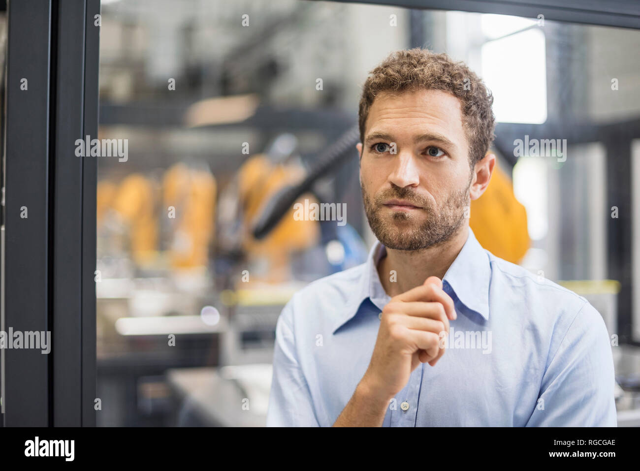 Businessman working in high tech company, portrait Banque D'Images