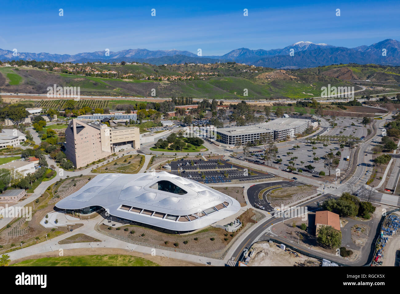 Vue aérienne de l'édifice des Services aux étudiants du campus de Cal Poly Pomona, Californie Banque D'Images