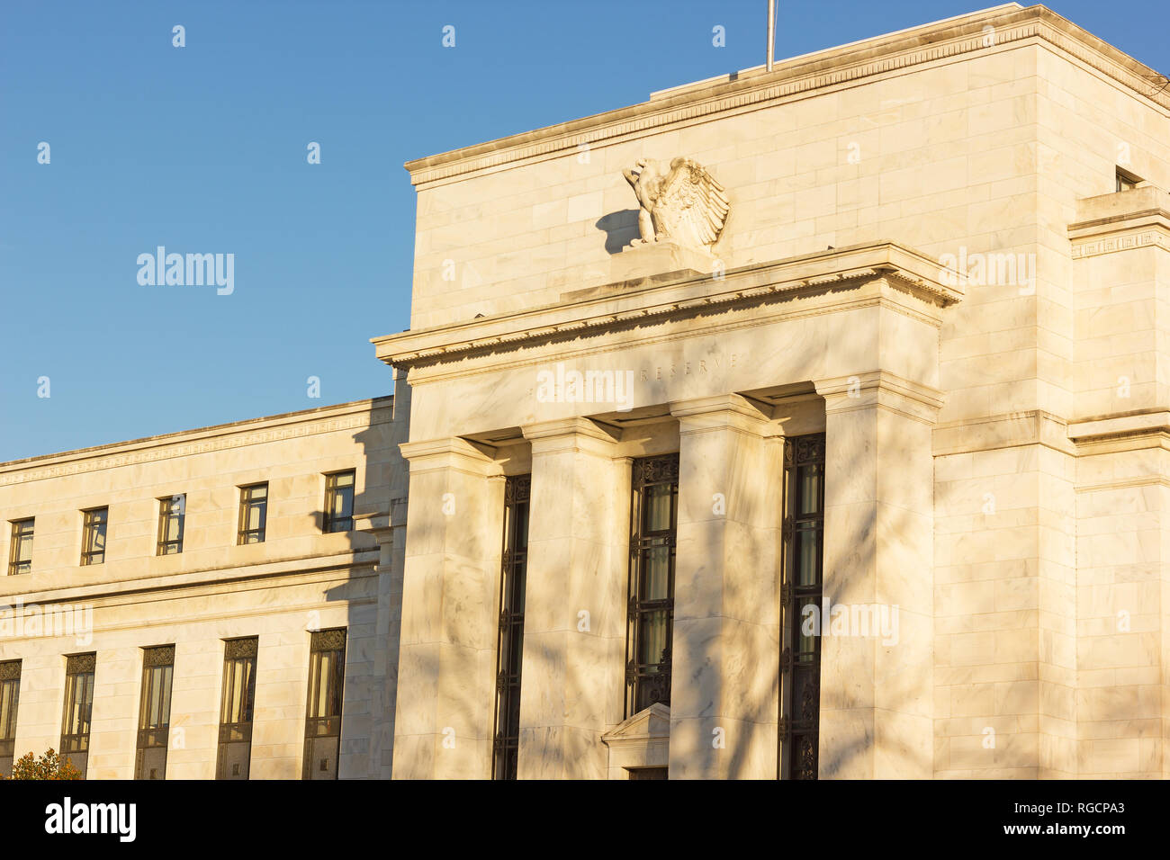 Le quartier général de la Réserve fédérale des États-Unis à Washington DC, USA. Bâtiment d'Eccles est un exemple de classicisme dépouillé l'architecture. Banque D'Images