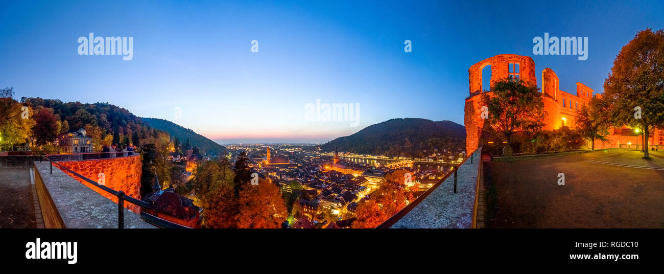 Allemagne, Heidelberg, Bade-Wurtemberg, Château d'Heidelberg et vue sur la ville Banque D'Images