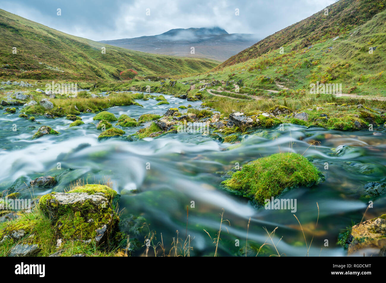 Royaume-uni, Ecosse, Highland, Asynt, Allt nan Uamh valley stream, près de grottes d'Os Banque D'Images