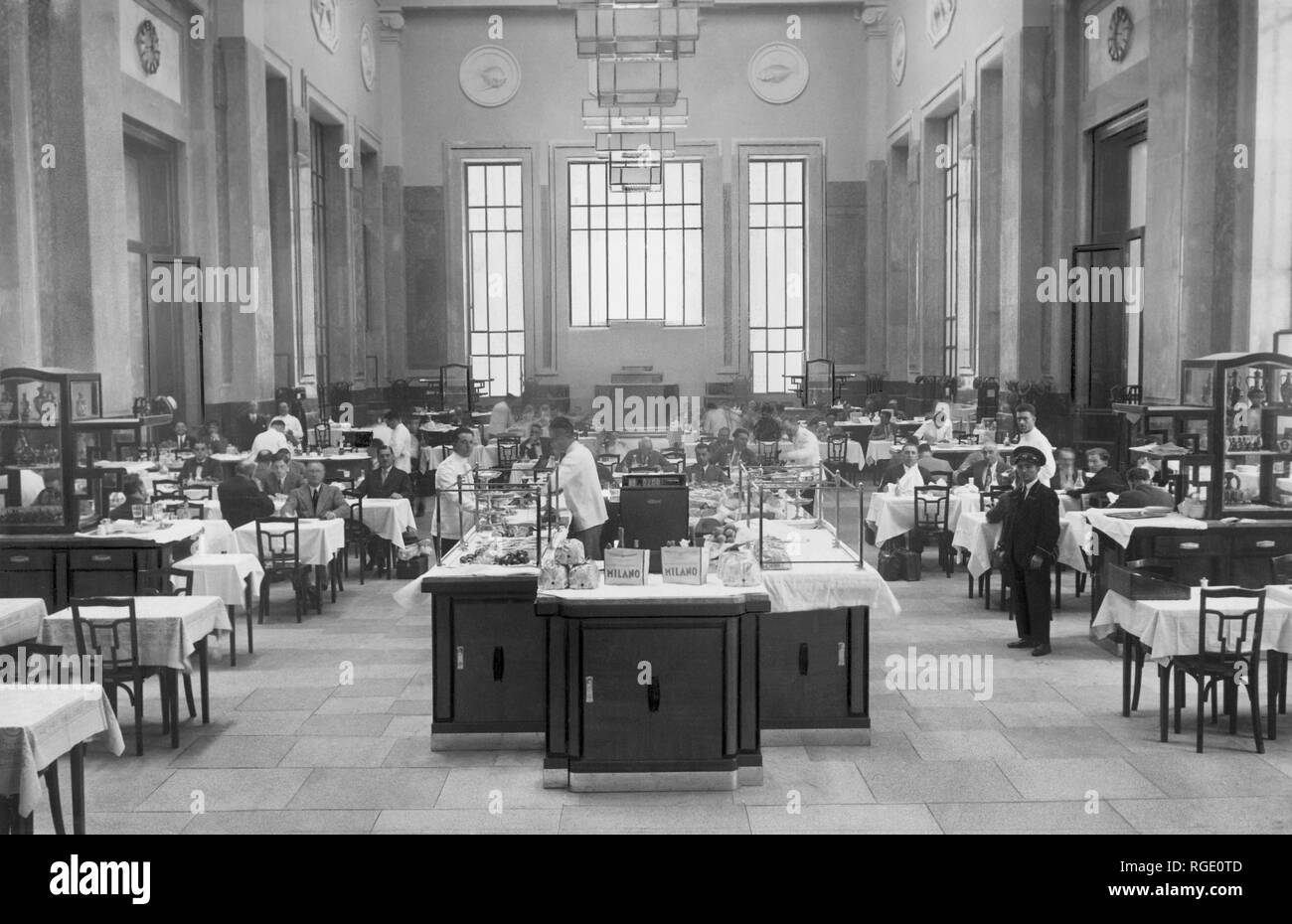 L'Italie, Lombardie, Milan, de la gare, restaurant, 1931 Banque D'Images