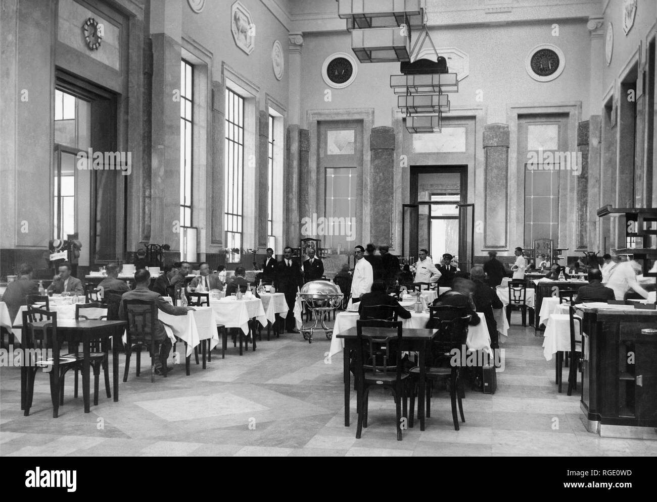 L'Italie, Lombardie, Milan, de la gare, restaurant, 1931 Banque D'Images