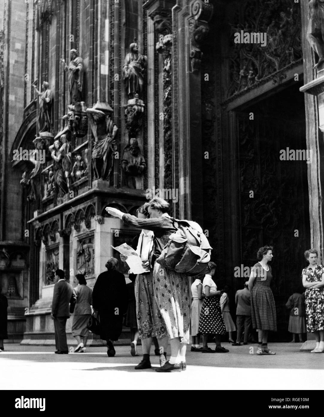 Duomo, milan, touristes, 1956 Banque D'Images