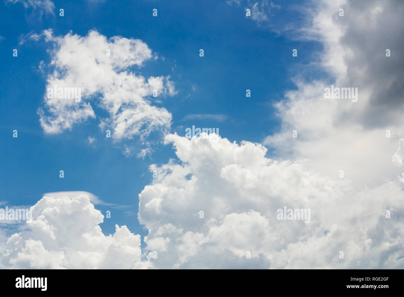 Ciel bleu avec cloud closeup Banque D'Images