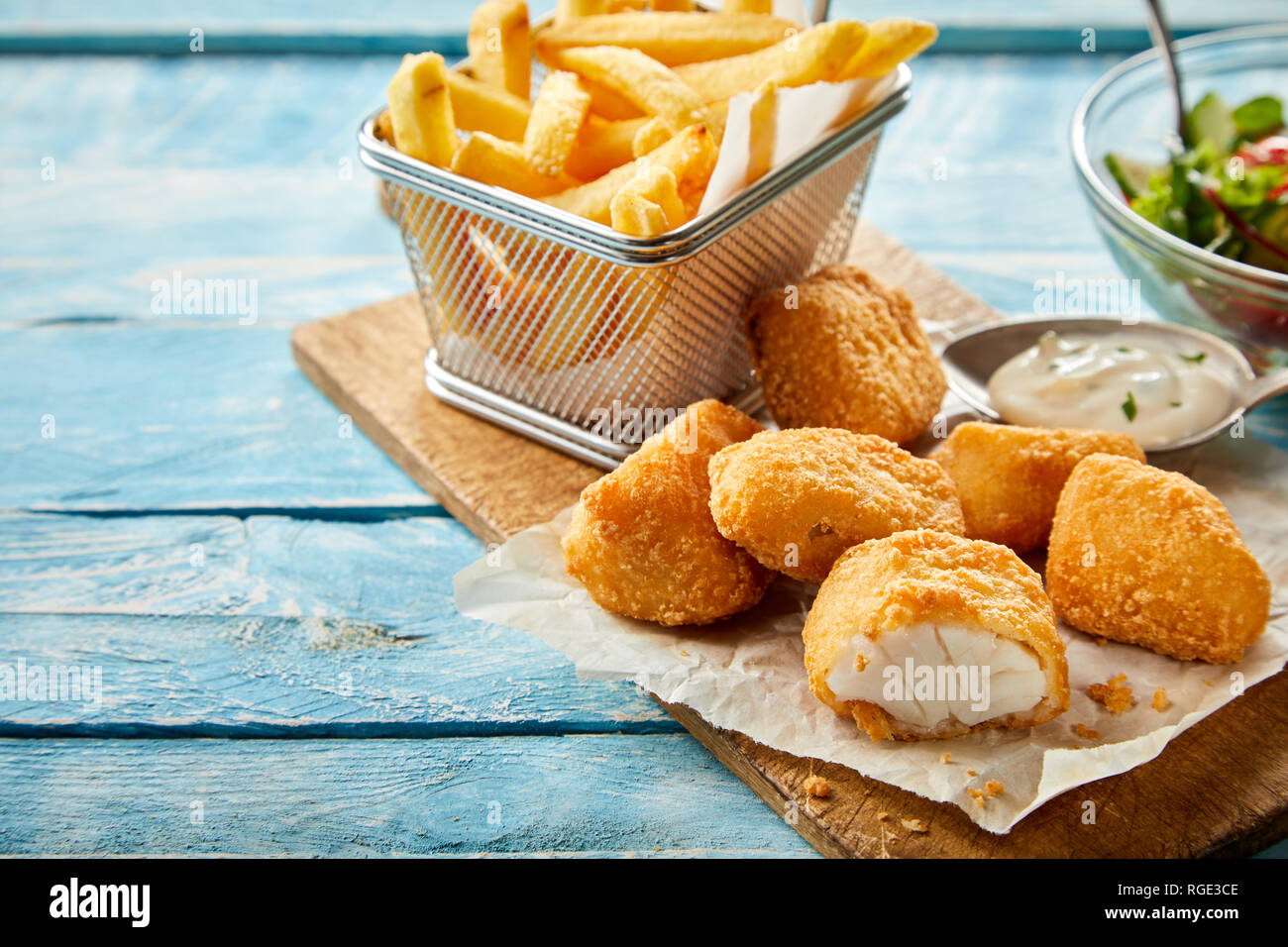 Crumbed rustique servant de fried kibbeling ou morsure de portions de ...