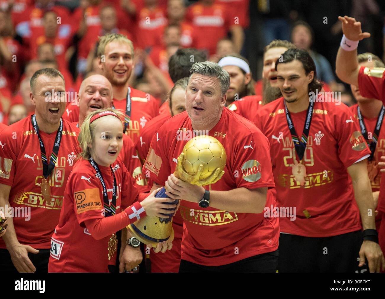 Cérémonie de présentation, jubilation coach Nikolaj JACOBSEN (DEN) avec la coupe, avec son fils, final, la Norvège (NOR) - Danemark (DEN), le 27.01.2019 à Herning, Danemark Coupe du Monde de Handball 2019, à partir de la 10.01. - 27.01.2019 en Allemagne/Danemark. Dans le monde d'utilisation | Banque D'Images