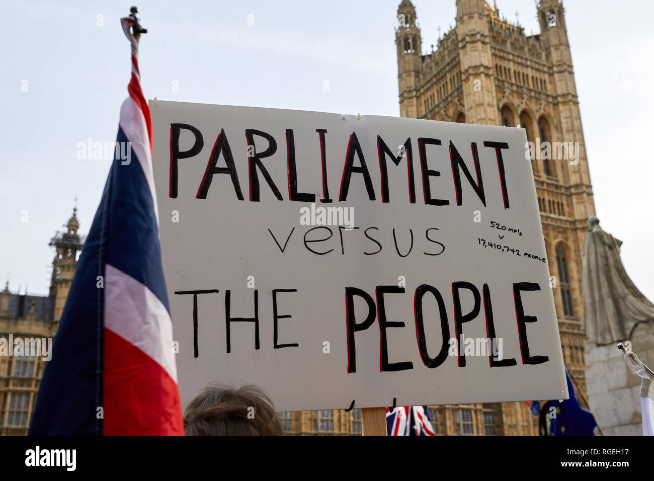 Londres, Royaume-Uni. - Jan 29, 2019 : une affiche qui a eu lieu en altitude en face du Parlement sur un jour pour discussion Brexit à l'intérieur de la Chambre des communes. Crédit : Kevin J. Frost/Alamy Live News Banque D'Images