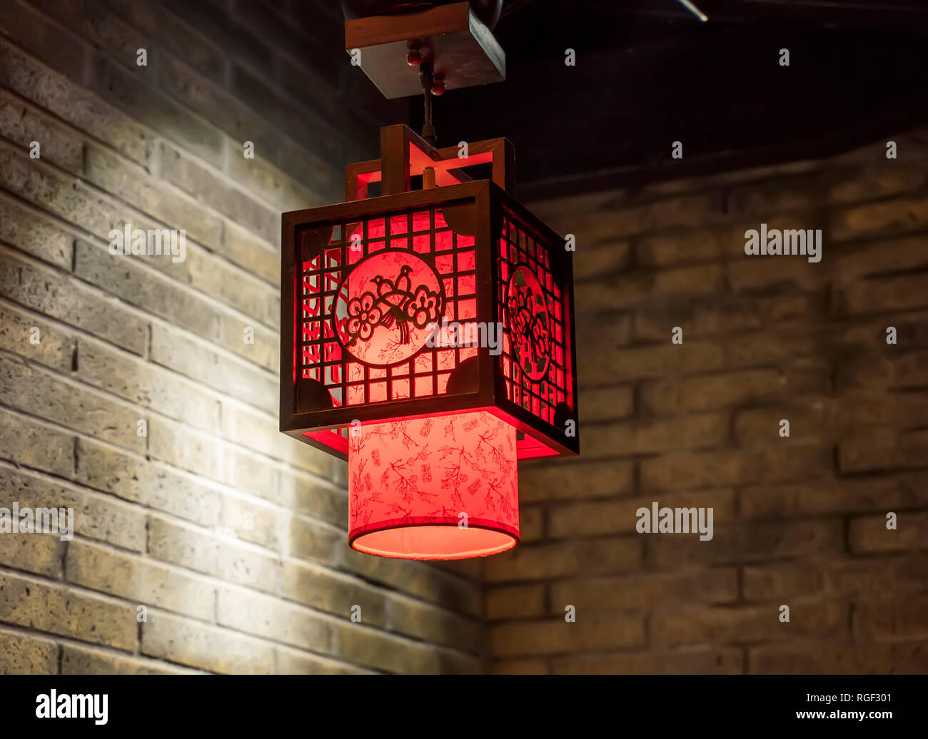 Tradition décoration lanternes de moyenne,Chinois meilleurs vœux et bonne chance pour le prochain nouvel an chinois Banque D'Images