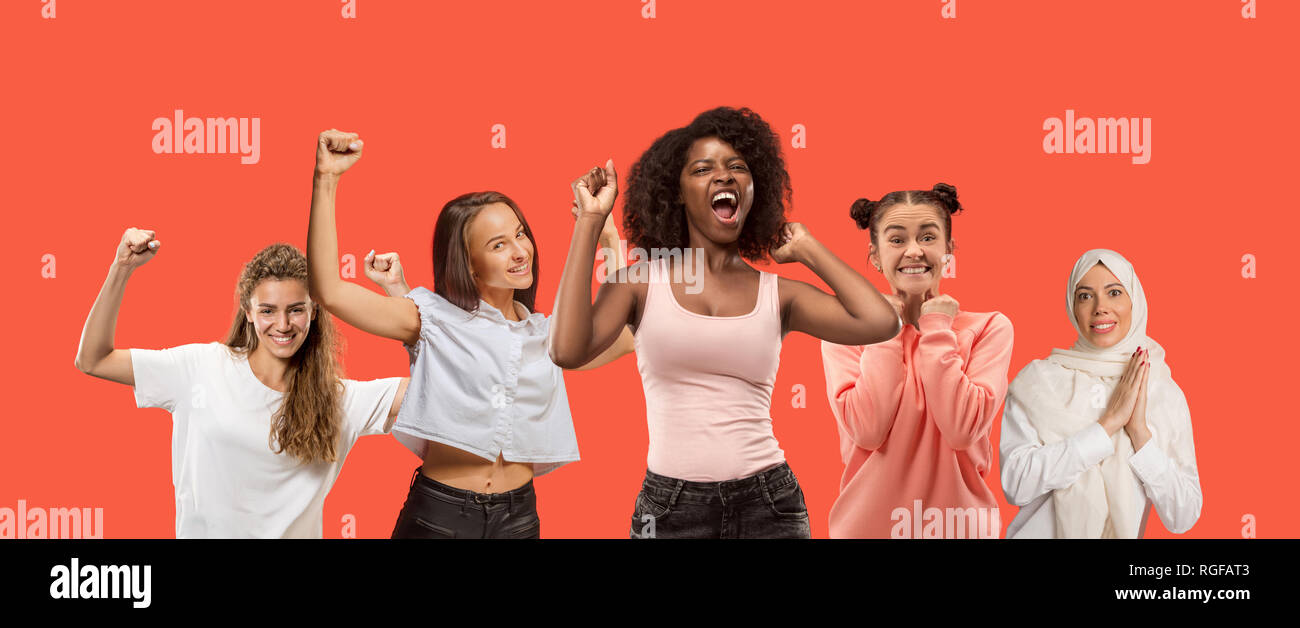 Le collage de visages de femmes surpris sur les milieux. Les émotions humaines, l'expression faciale concept. Banque D'Images