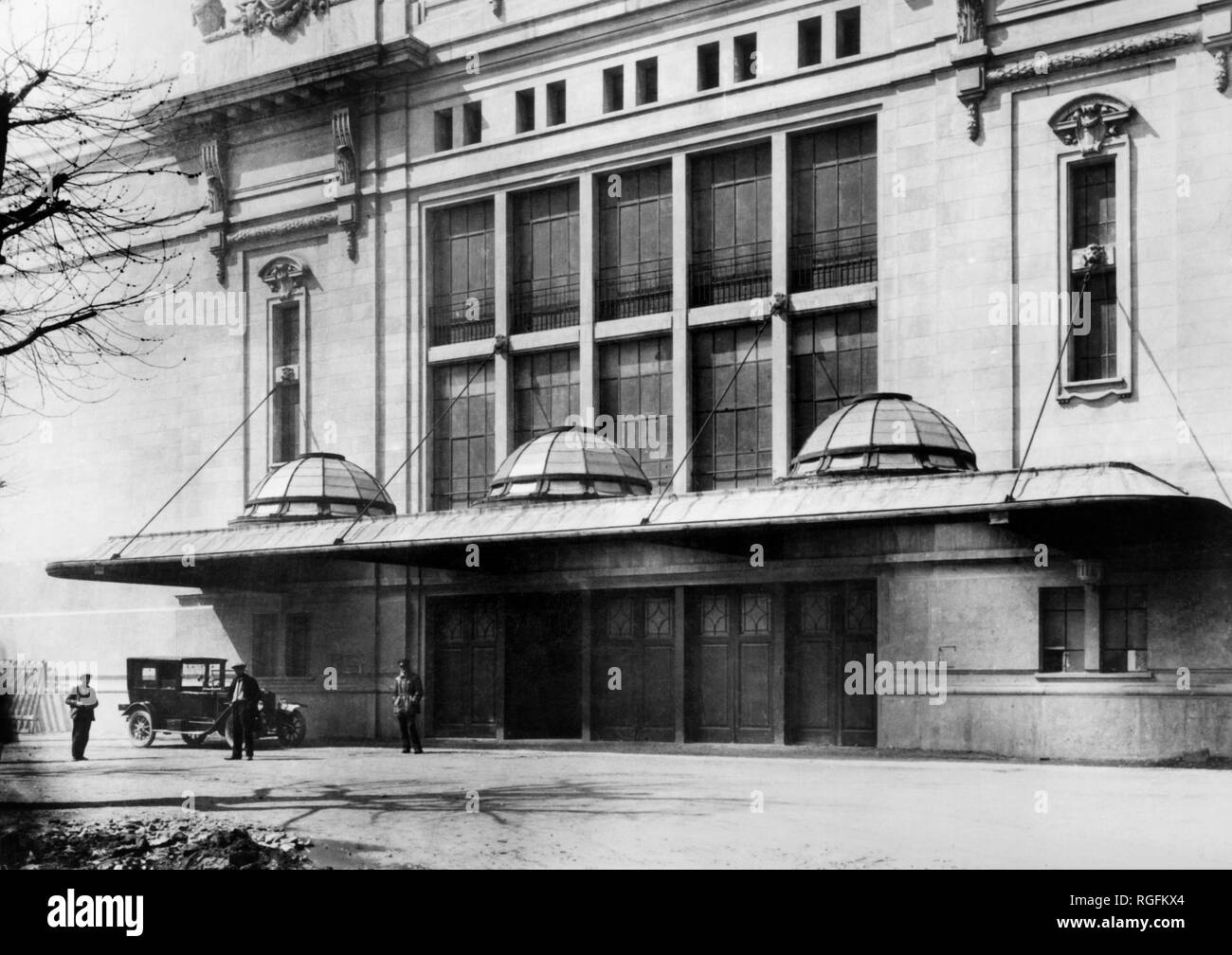 Le Hall 3, le Palazzo delle, filant comme anciennement Palazzo dello Sport, l'un des premiers bâtiments de la Foire de Milan du centre construit en 1923, Milan Banque D'Images