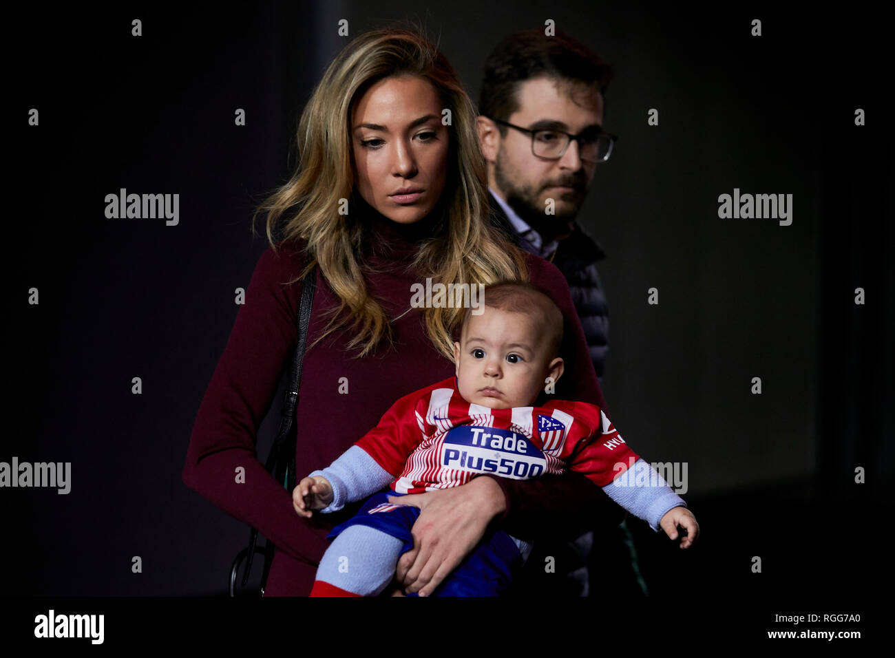 Alice Campello Alvaro Morata Vu La Femme Avec Son Bebe Pendant La Presentation Officielle D Alvaro Morata Comme Nouveau Joueur De L Atletico De Madrid Au Stade Wanda Metropolitano De Madrid Photo Stock