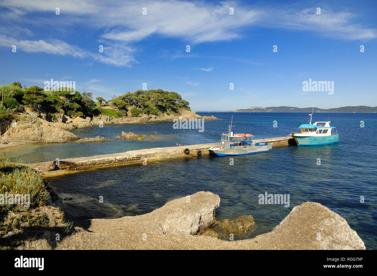 Jetty et petits bateaux de pêche à l'île de Giens La Tour Fondue ou presqu'île d'Hyères Var Côte-d'Azur Provence France Banque D'Images