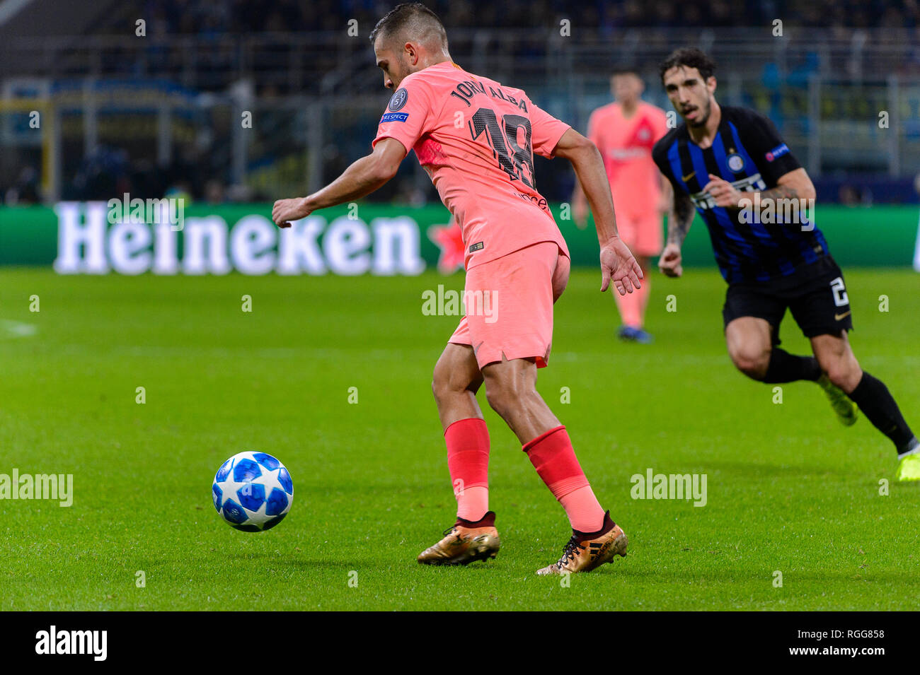 Milan - Nov 6, 2018 : Jordi Alba contrôle la balle. Internazionale FC - FC Barcelone. L'UEFA Champions League. Journée 4. Giuseppe Meazza (San Siro) sta Banque D'Images