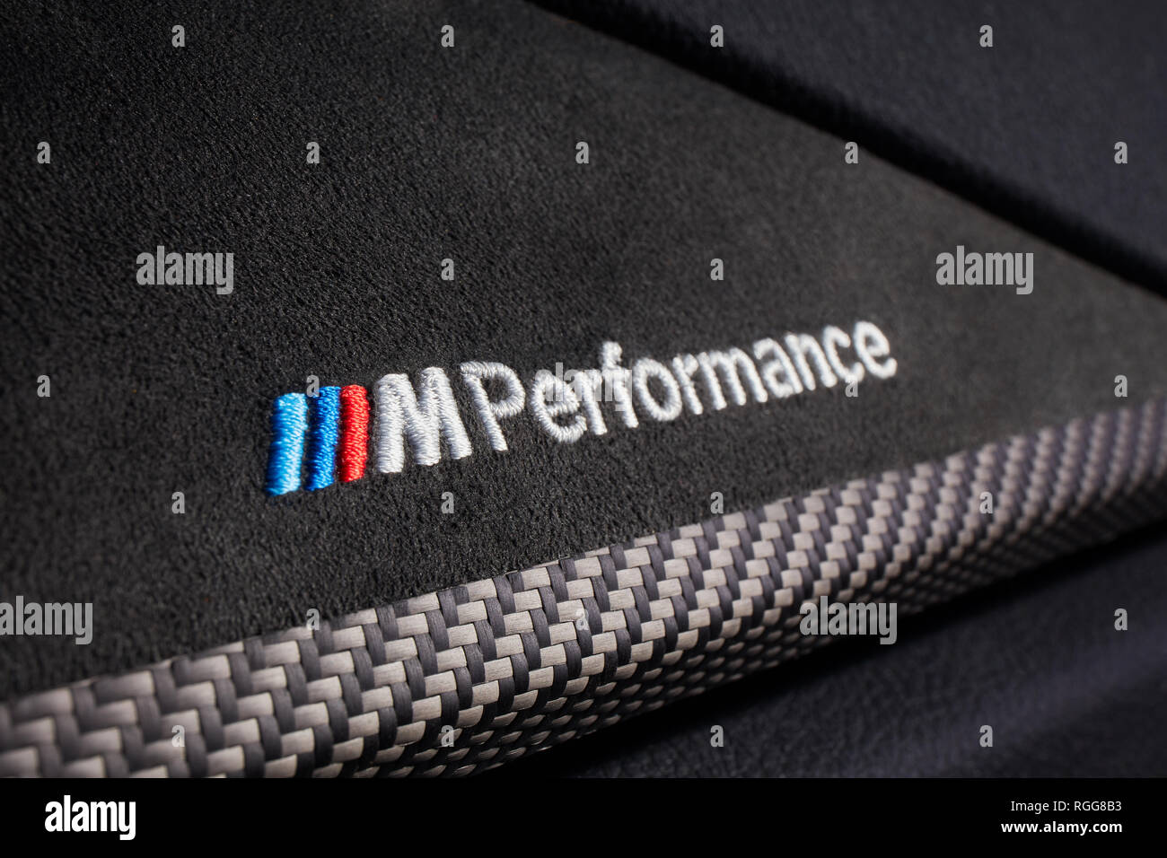 Katowice, Pologne-06.30.2017 M logo brodé sur la performance de la planche de bord en daim BMW 430i Banque D'Images