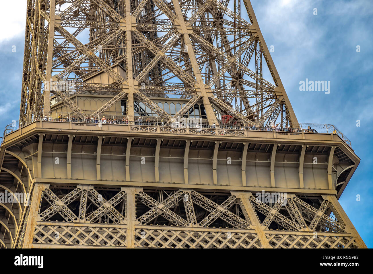 Gros plan sur la Tour Eiffel complexes détaillés en treillis en fer forgé , la Tour Eiffel est le monument le plus visité payé dans le monde , Paris Banque D'Images