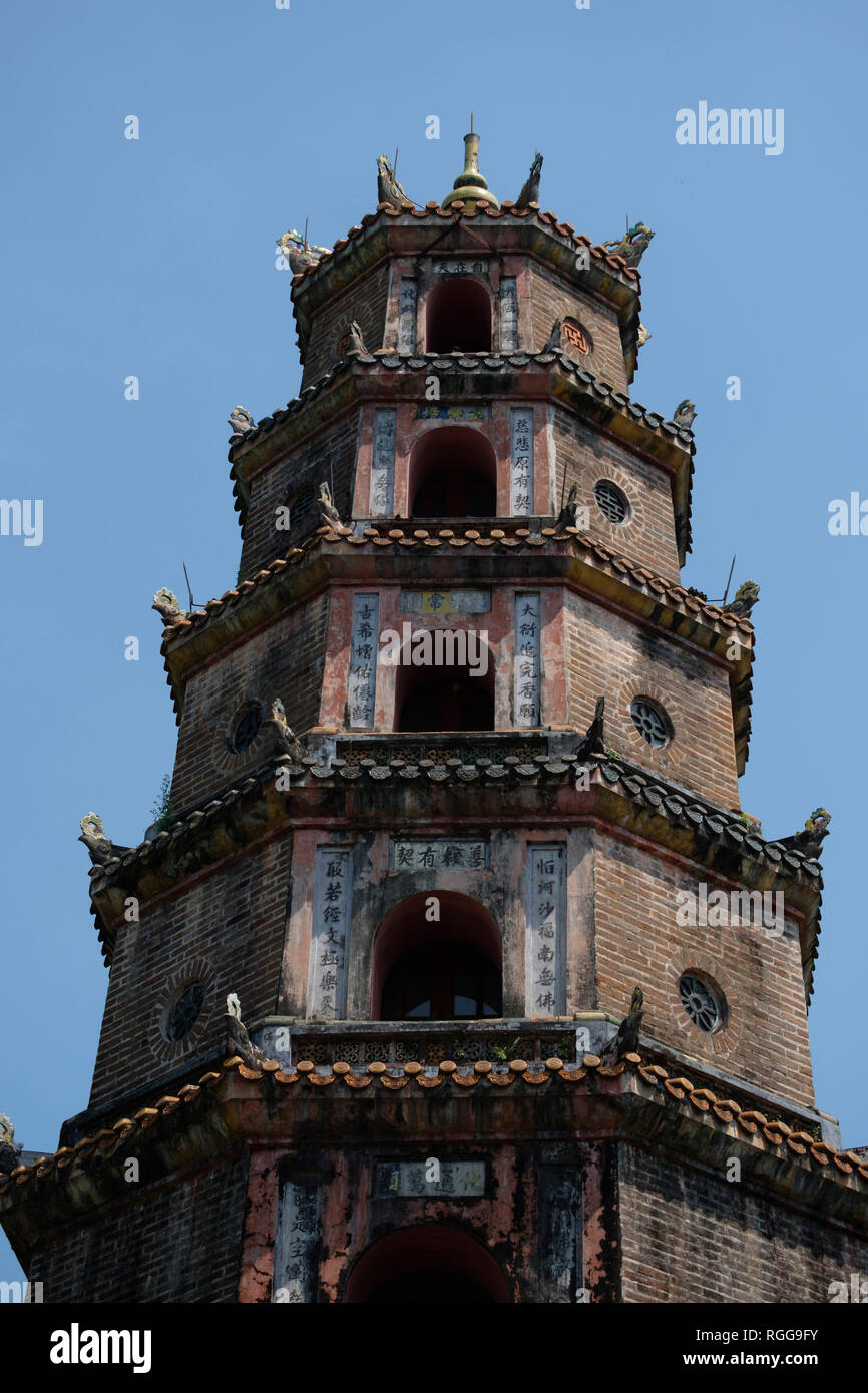 Phuoc Duyen tour à la pagode de Thien Mu de la Dame Céleste, Hue, Vietnam, Asie Banque D'Images