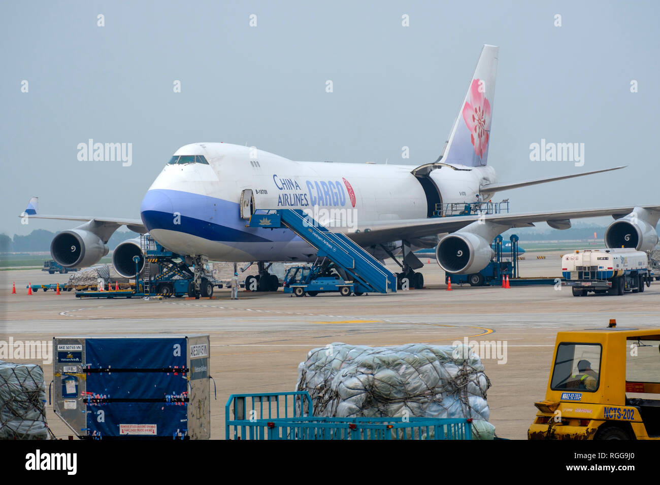 China Airlines cargo d'être chargés à l'aéroport Banque D'Images