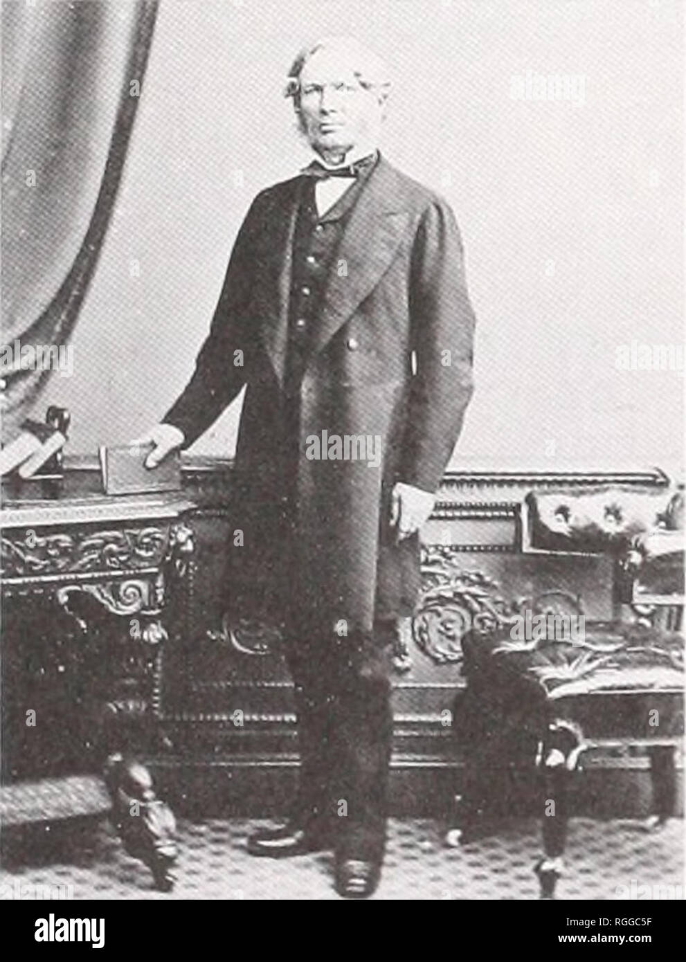 . Bulletin of the British Museum (Natural History). . .V ,,- ;.jd" .'' !.., 1... ' :' Iv ! J ;&gt;r".^^ ^1 .5.^^ J '5 Plaque en haut à gauche:Carpenter en haut à droite : Hooker en bas à gauche : Huxley en bas à droite : Jeffreys. À partir de l'Album de photographies de la famille Brady. Reproduit par kmd préalable de Newcastle-upon-Tyne City Libraries &AMP ; Arts.. Veuillez noter que ces images sont extraites de la page numérisée des images qui peuvent avoir été retouchées numériquement pour plus de lisibilité - coloration et l'aspect de ces illustrations ne peut pas parfaitement ressembler à l'œuvre originale.. British Museum (Natural History). Londres : BM(NH) Banque D'Images