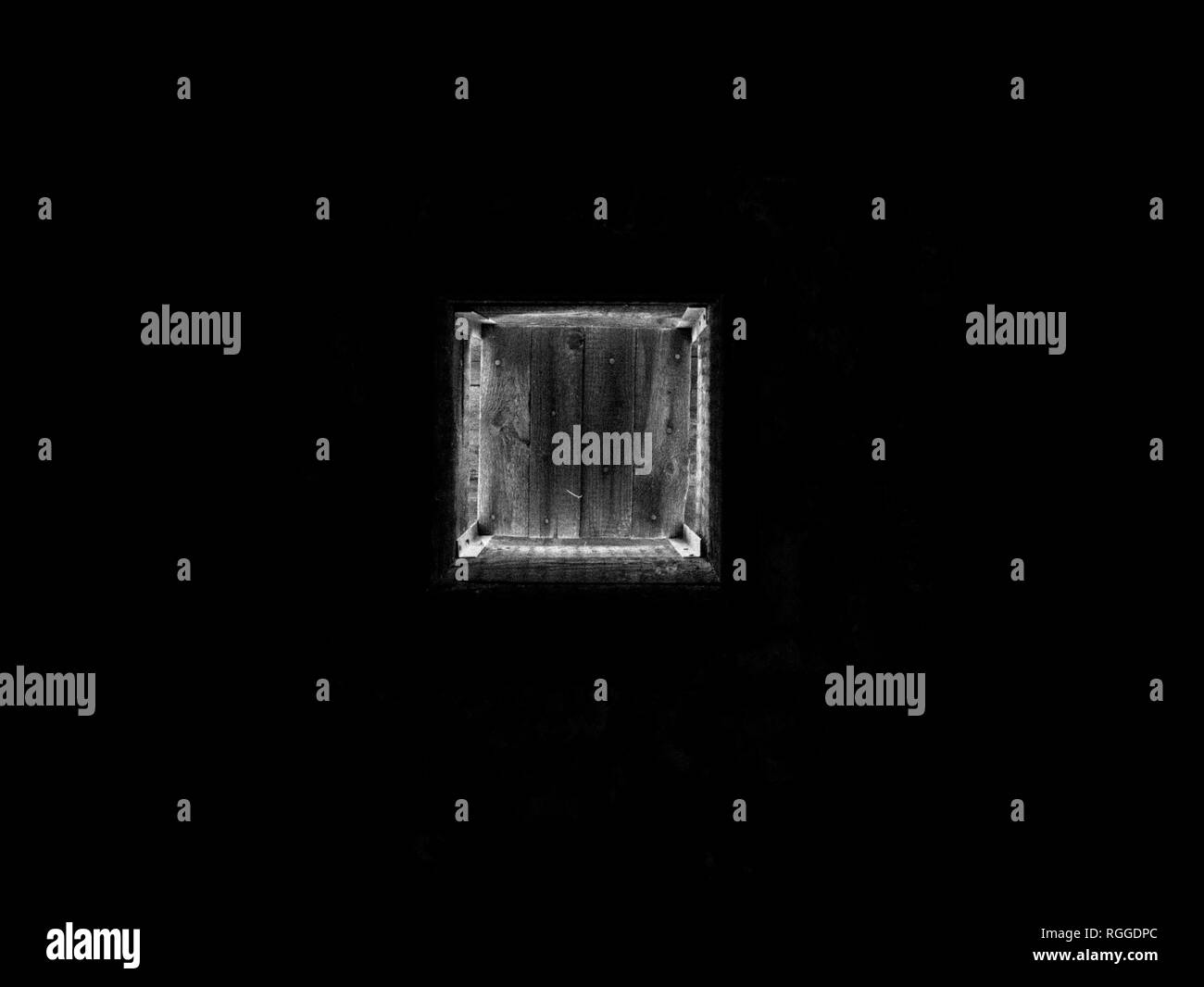 L'intérieur de la chambre à gaz, Hatch par lequel Zyclon-B a été abandonnée, Auschwitz, camp de concentration et d'extermination d'Oswiecim, Pologne Banque D'Images